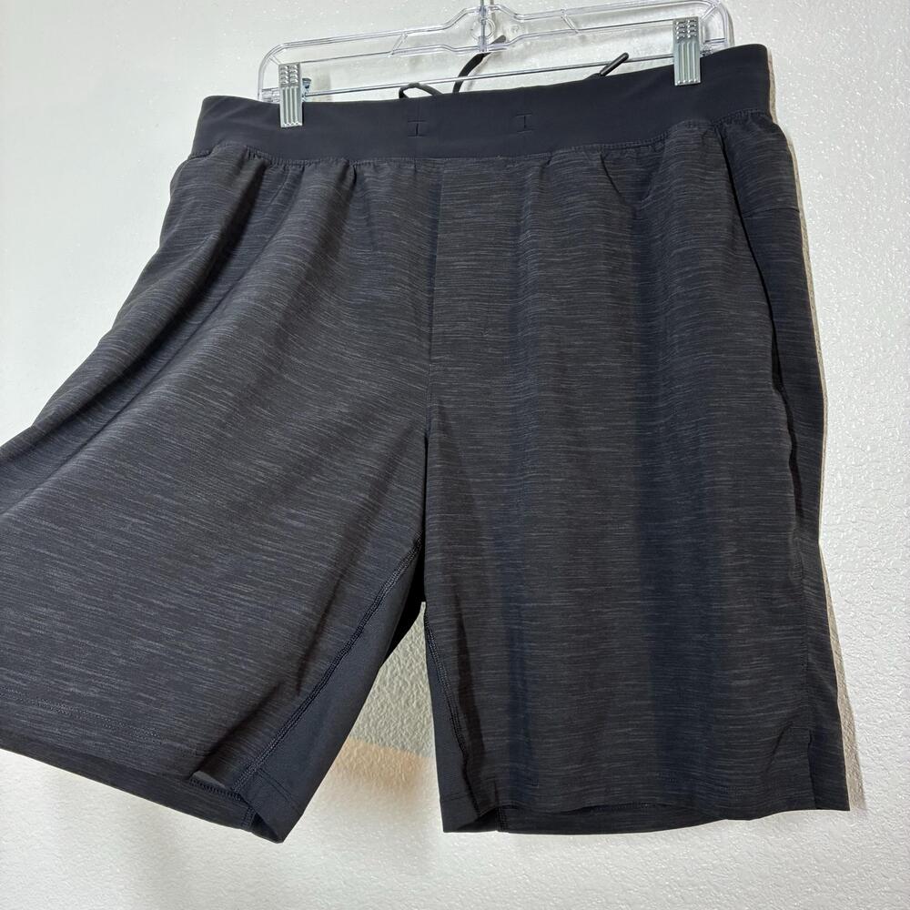 Lululemon Shorts Mens XL Gray 9 Inseam Lined Drawstring Zip Pocket Running Gym